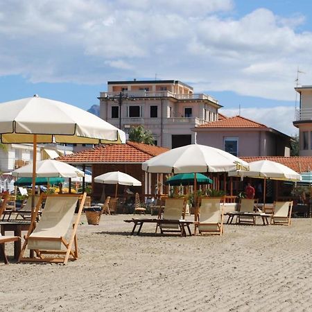 Villa Tina Hotel Viareggio Eksteriør billede