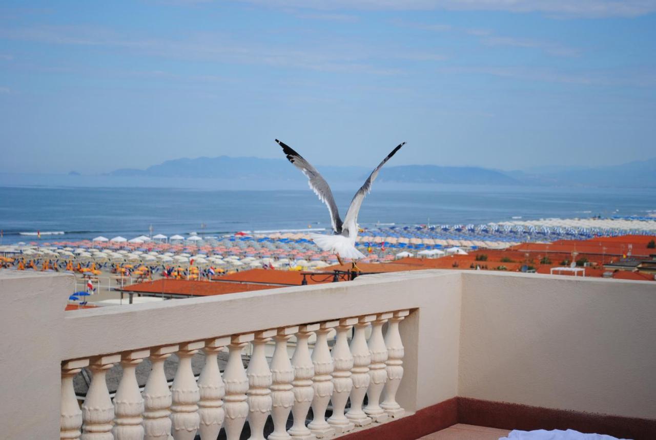 Villa Tina Hotel Viareggio Eksteriør billede