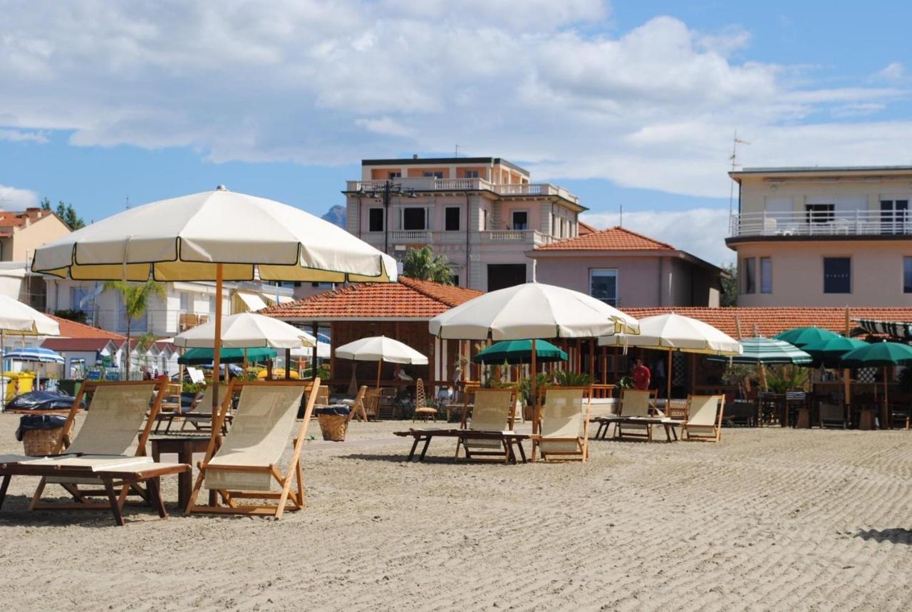 Villa Tina Hotel Viareggio Eksteriør billede