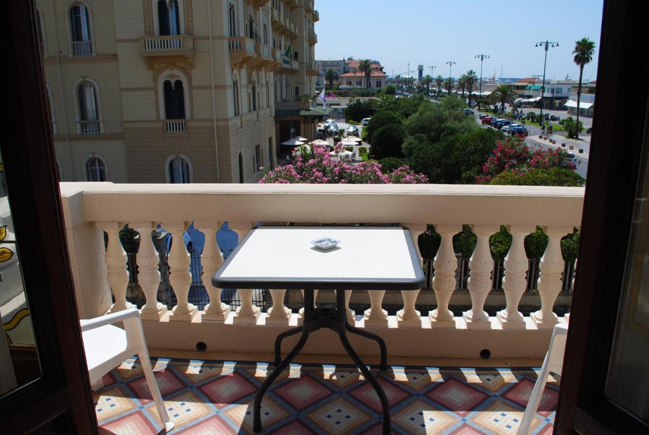 Villa Tina Hotel Viareggio Eksteriør billede