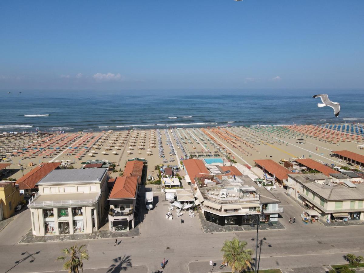 Villa Tina Hotel Viareggio Eksteriør billede