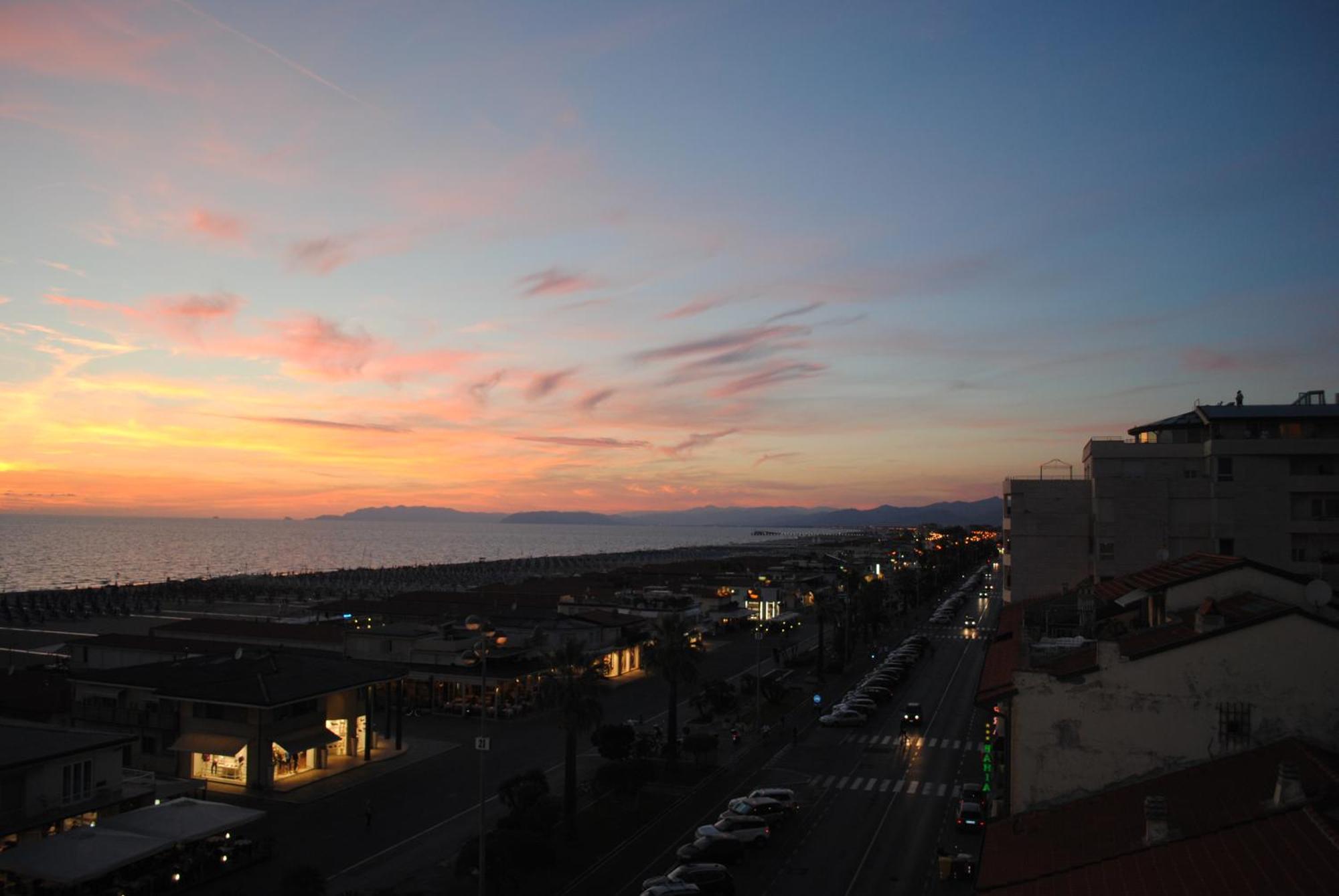 Villa Tina Hotel Viareggio Eksteriør billede